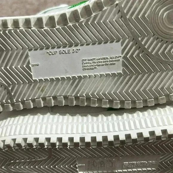 Off-White - Picture 10 of 11